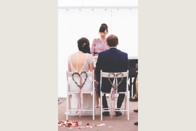 Die Hochzeitssummerin- Die Traurednerin für Brautpaare die eine ganz besondere Trauung suchen.